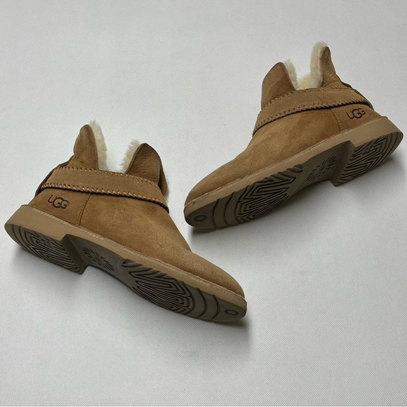 UGG McKay Bootie - Picture 4 of 10